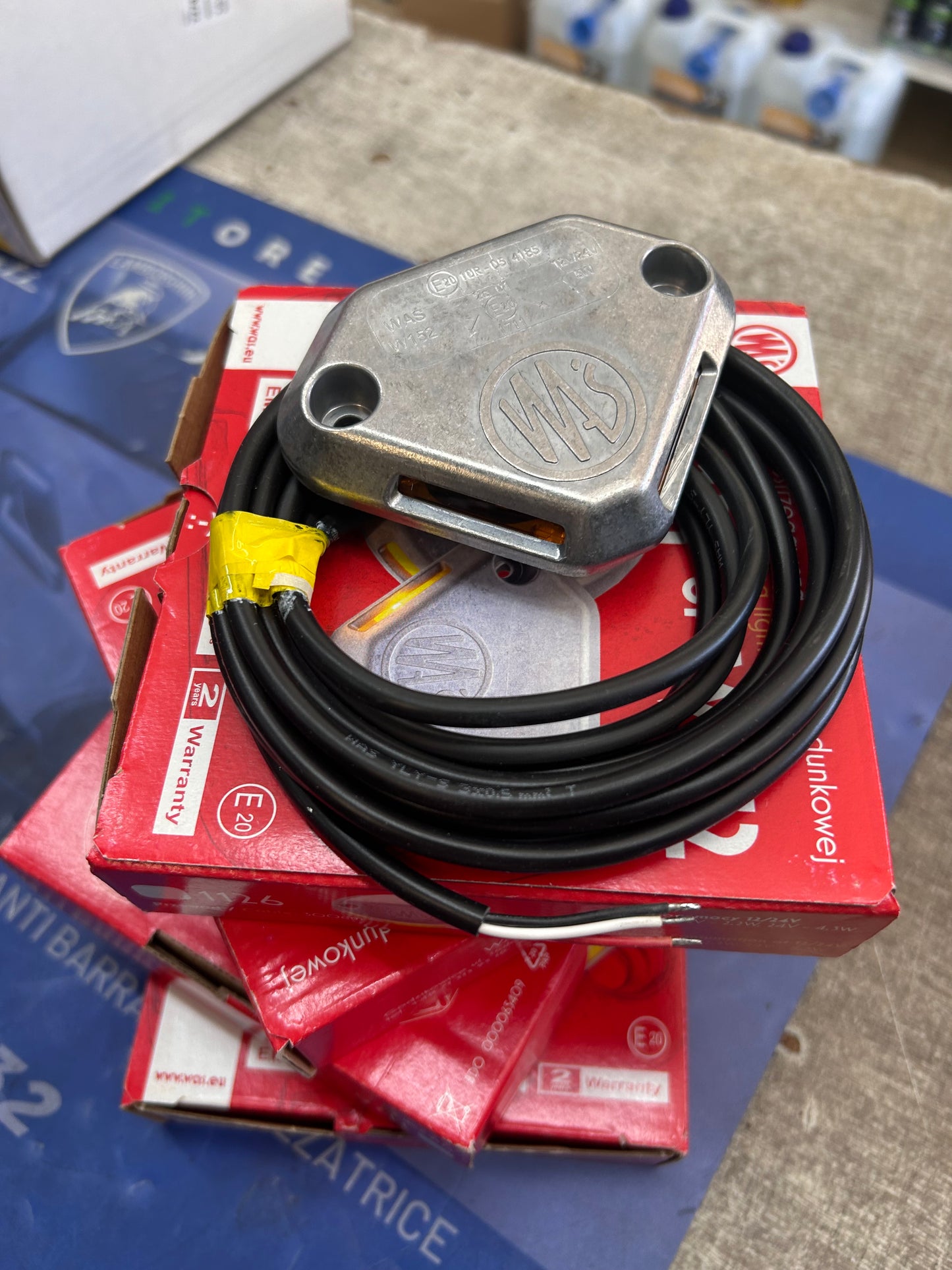 LAMPEGGIANTE LED PEDANE RIBALTABILI - SPONDE AUTOCARRI 12/24V