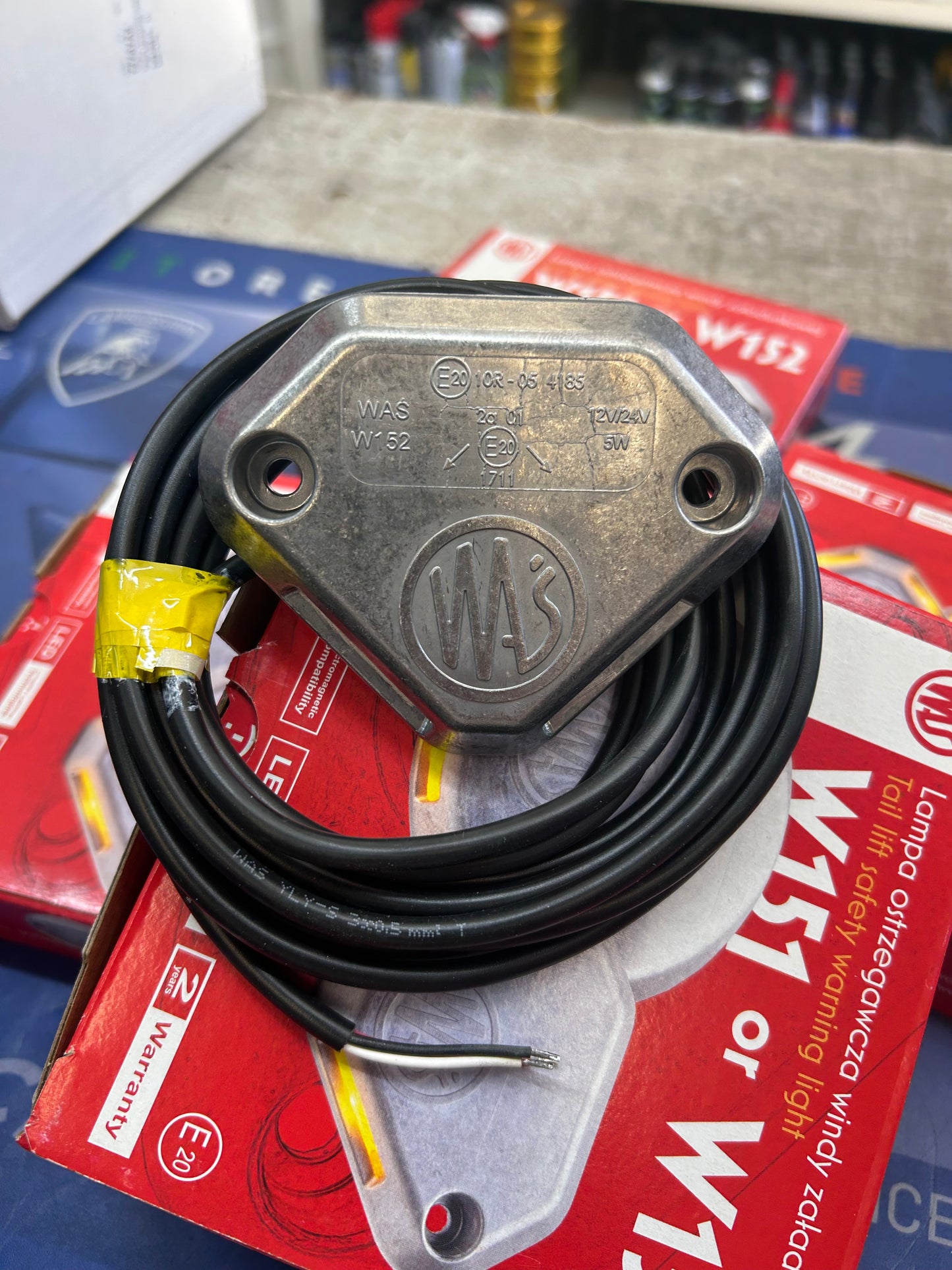 LAMPEGGIANTE LED PEDANE RIBALTABILI - SPONDE AUTOCARRI 12/24V